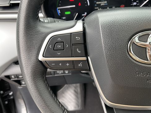 Certified 2025 Toyota Sienna XLE FWD image 22