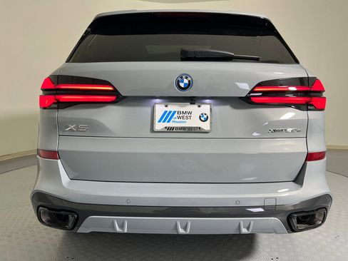Used 2026 BMW X5 xDrive50e image 9