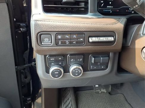 Used 2024 GMC Yukon XL Denali w/ Denali Reserve Package AWD/4WD image 21