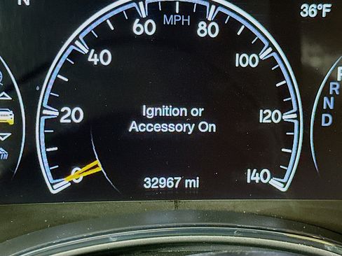 Used 2021 Jeep Grand Cherokee Limited w/ Luxury Group II image 19