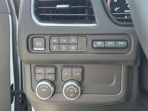Used 2023 GMC Yukon XL AT4 w/ AT4 Premium Package AWD/4WD image 30