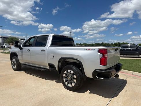 Used 2021 Chevrolet Silverado 2500 Custom w/ Custom Value Package AWD/4WD image 11