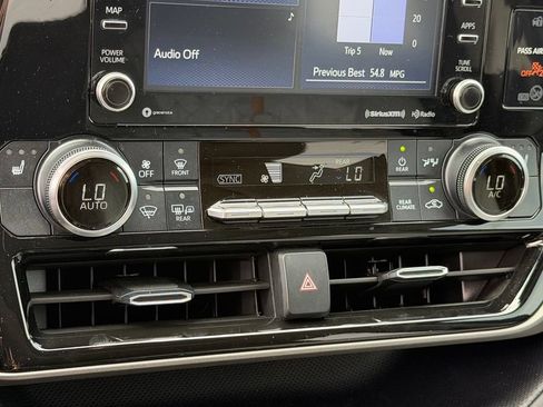 Used 2022 Toyota Highlander Bronze Edition FWD image 21