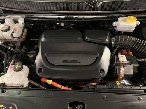 Used 2024 Chrysler Pacifica Select image 20