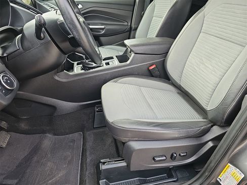 Used 2019 Ford Escape SE image 15