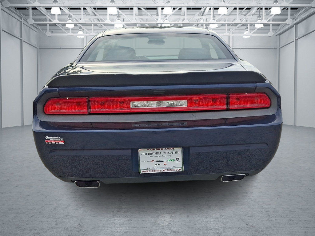 Used 2014 Dodge Challenger SXT RWD image 4