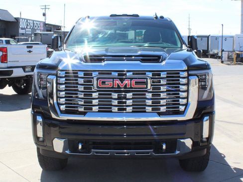 Used 2024 GMC Sierra 3500 Denali w/ Denali Reserve Package AWD/4WD image 3