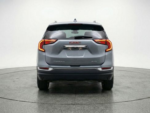 Used 2024 GMC Terrain SLT image 7