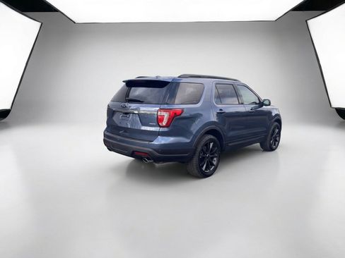 Used 2019 Ford Explorer XLT w/ Equipment Group 202A AWD/4WD image 4