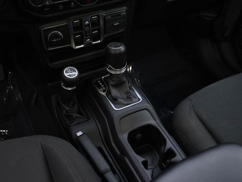 Used 2021 Jeep Wrangler Unlimited Willys image 11