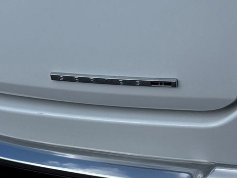 Certified 2024 Jeep Wagoneer Series II w/ Flexible Seating Group RWD image 13