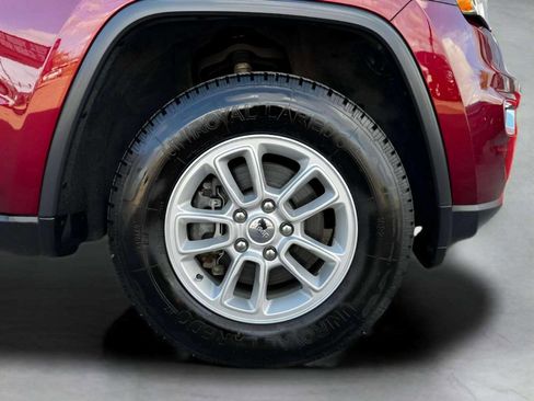 Used 2018 Jeep Grand Cherokee Laredo image 25