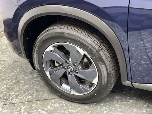 Used 2024 Nissan Rogue SV image 28