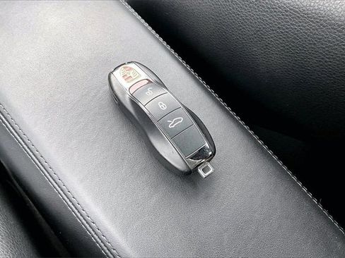 Used 2017 Porsche 911 Carrera 4 image 37