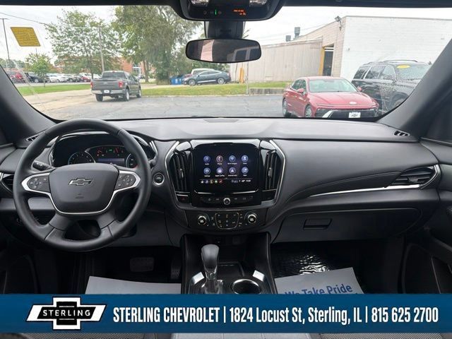 Used 2023 Chevrolet Traverse LT FWD image 9