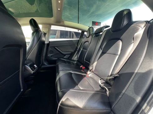 Used 2021 Tesla Model 3 Standard Range Plus image 18