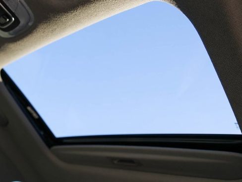 Used 2025 Hyundai Elantra SEL image 18