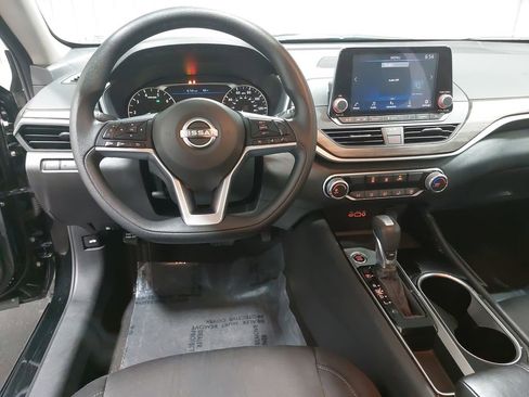 Used 2024 Nissan Altima 2.5 SV image 15