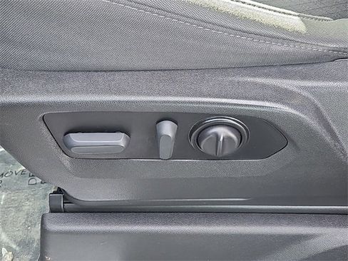 Used 2021 Chevrolet Silverado 1500 LT image 21