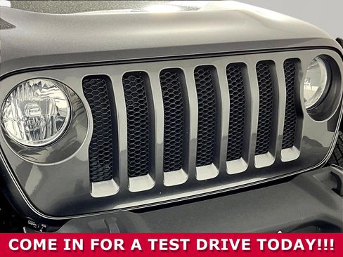 Used 2018 Jeep Wrangler Unlimited Sport S AWD/4WD image 28