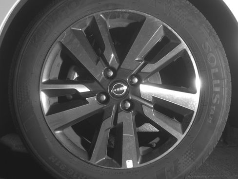 Used 2025 Nissan Versa SV w/ Trunk Package image 12