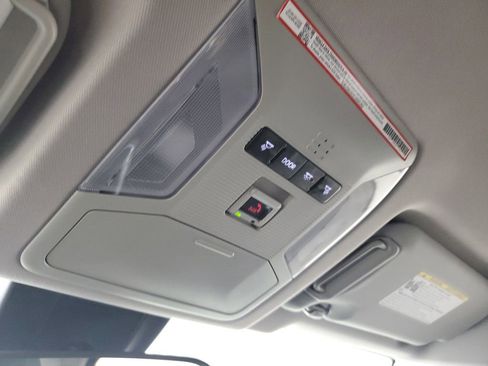 Used 2025 Toyota RAV4 XLE AWD/4WD image 33