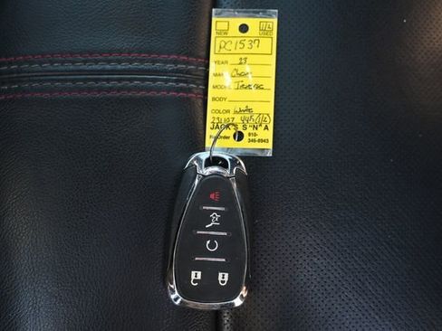 Used 2023 Chevrolet Traverse RS image 29