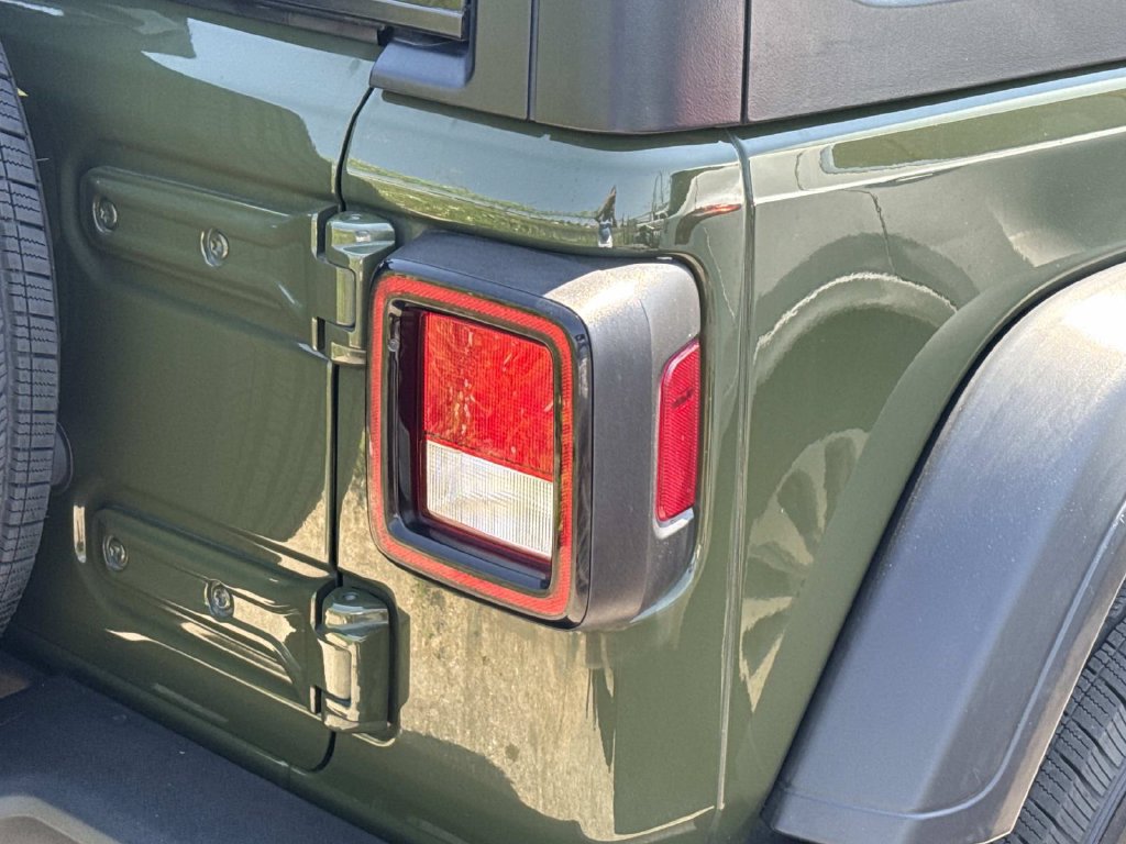 Used 2023 Jeep Wrangler Sport AWD/4WD image 16