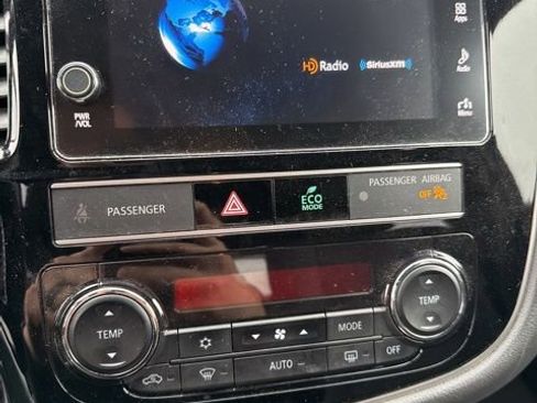Used 2019 Mitsubishi Outlander SEL image 3