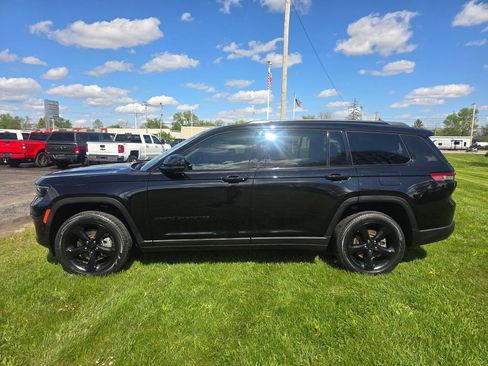 Used 2023 Jeep Grand Cherokee L Limited w/ Luxury Tech Group II AWD/4WD image 4