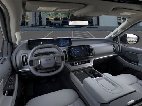 New 2025 Ford Expedition Active image 9