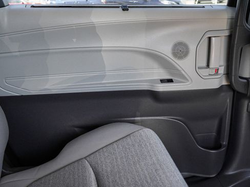 Used 2023 Toyota Sienna LE AWD/4WD image 28