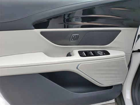 New 2026 Lincoln Nautilus Premier w/ Jet Appearance Package image 17
