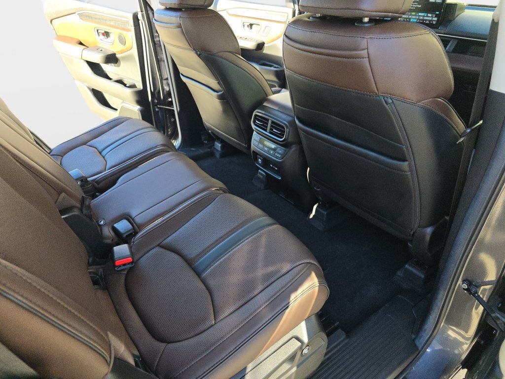 Used 2025 Honda Pilot Elite image 13