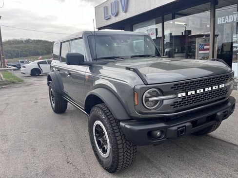 New 2025 Ford Bronco Badlands w/ Sasquatch Package AWD/4WD image 1