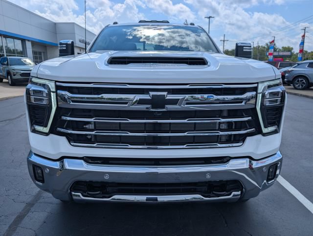 Used 2026 Chevrolet Silverado 3500 LTZ w/ LTZ Premium Package AWD/4WD image 8