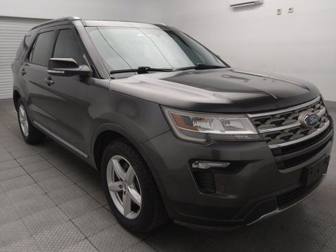 Used 2018 Ford Explorer XLT w/ Equipment Group 201A FWD image 13