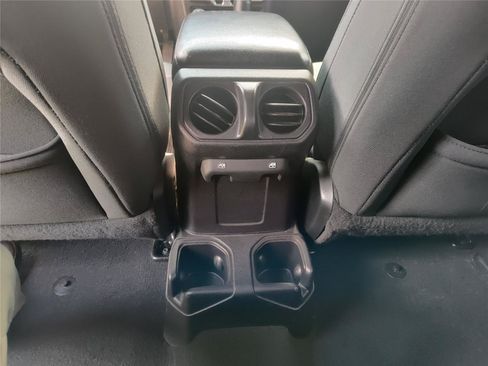Used 2018 Jeep Wrangler Unlimited Sport S AWD/4WD image 11