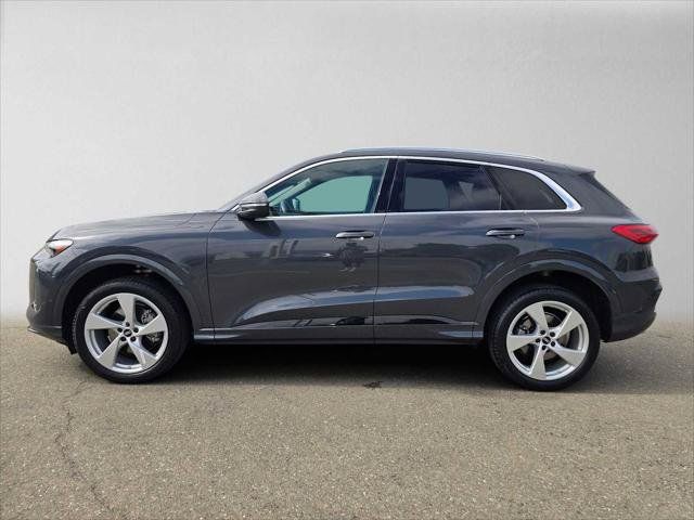 Used 2025 Audi Q5 Premium Plus w/ Premium Plus AWD/4WD image 6