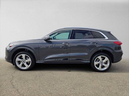 Used 2025 Audi Q5 Premium Plus w/ Premium Plus AWD/4WD image 6