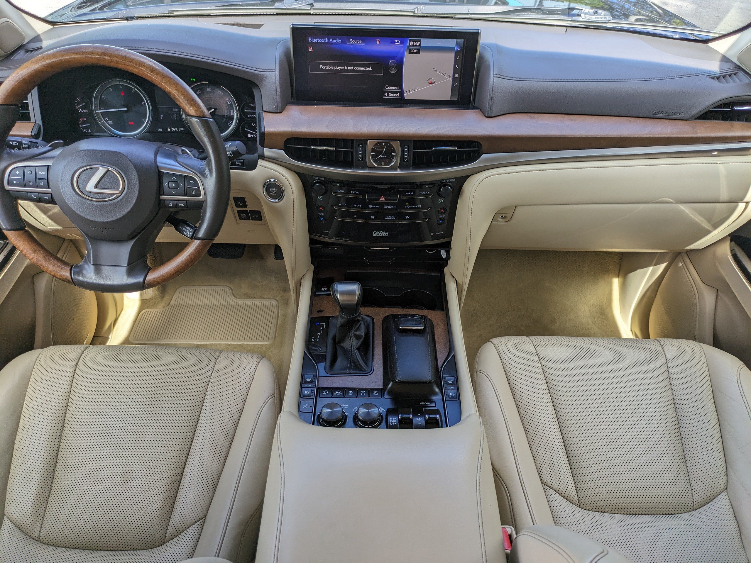 Used 2017 Lexus LX 570 4WD w/ Luxury Package image 18