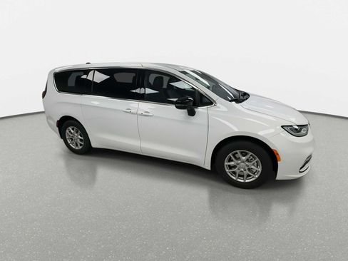 New 2026 Chrysler Pacifica Select FWD image 2