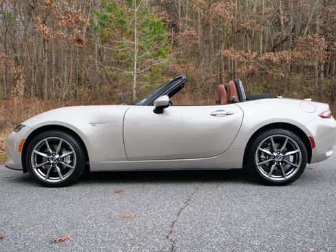 Used 2022 MAZDA MX-5 Miata Grand Touring image 28