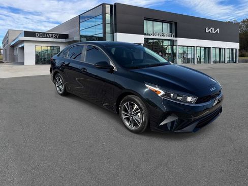 Certified 2024 Kia Forte LXS FWD image 1