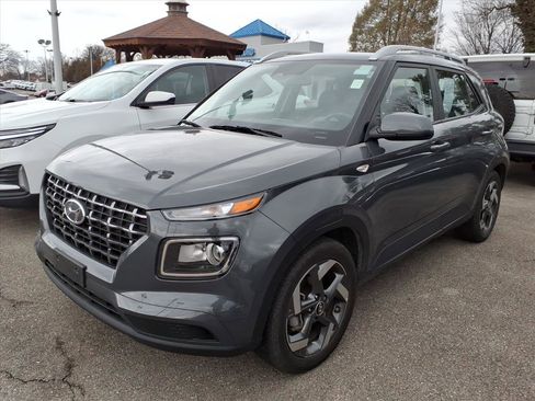 Used 2025 Hyundai Venue SEL image 4