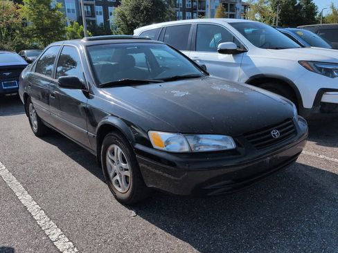 Used 1998 Toyota Camry LE FWD image 6