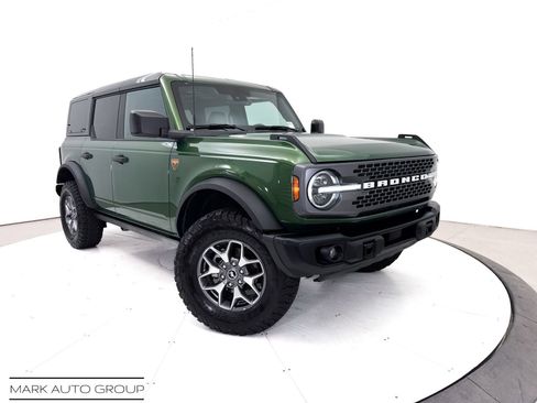 Used 2025 Ford Bronco Badlands AWD/4WD image 2