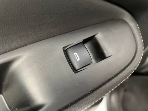 Used 2022 Buick Encore GX Select w/ Sport Touring Package FWD image 21