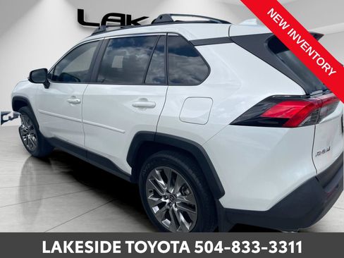 Used 2021 Toyota RAV4 XLE Premium image 4