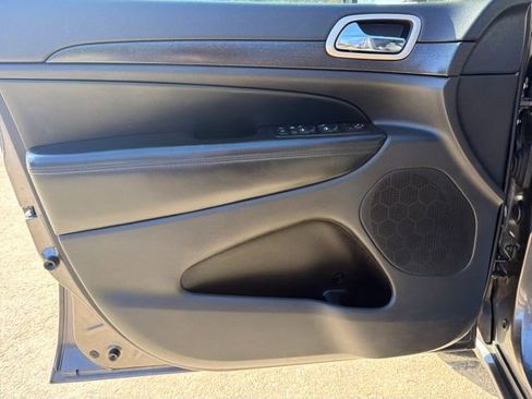 Used 2015 Jeep Grand Cherokee Altitude image 11